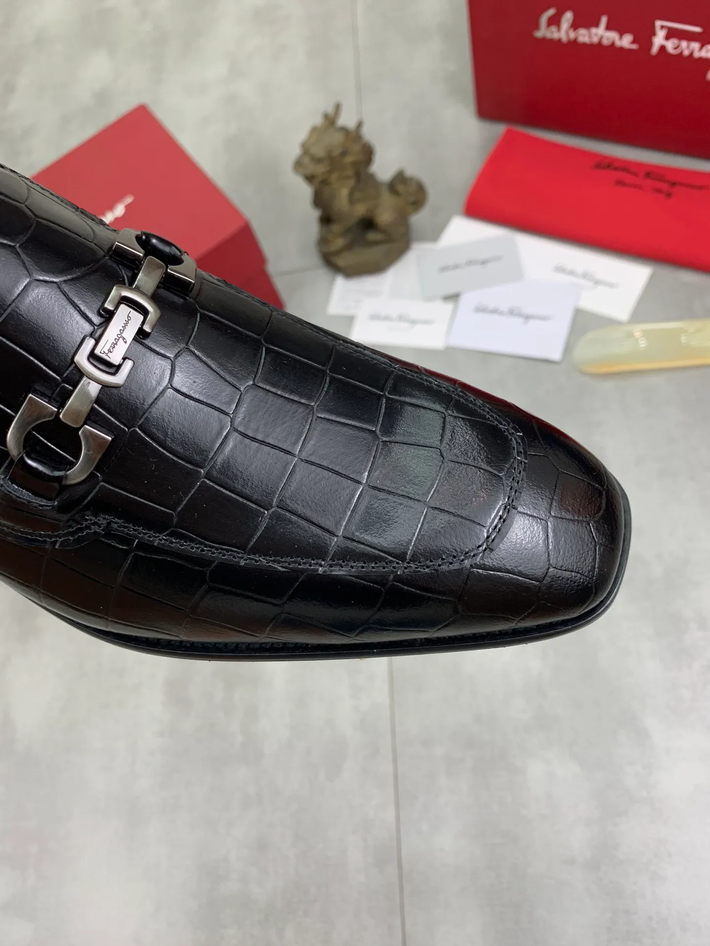 Men's Men's Shoes 💰P460💰[New Style] Water-dyed Niuli 🆘[Salvatore Ferragamo] Ferragamo's latest casual business leather shoes for men! Available at counters simultaneously! The fabric is made of specially imported original pebbled calfskin, and the lining is made of imported water-dyed cowhide. It is absolutely luxurious and leads the fashion trend. Matching code: 38-45 (46 can be customized) multiple colors available